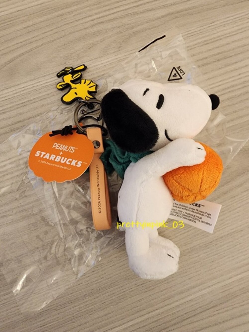 💚Starbucks x Peanuts Snoopy Plush Keychain Charm NEW In Hand 🧡 - Picture 1 of 5